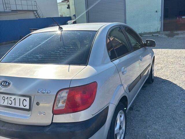 Сірий Кіа Ріо, об'ємом двигуна 1.4 л та пробігом 184 тис. км за 4250 $, фото 4 на Automoto.ua