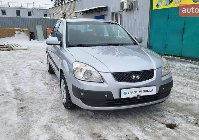 Сірий Кіа Ріо, об'ємом двигуна 1.4 л та пробігом 244 тис. км за 4500 $, фото 4 на Automoto.ua