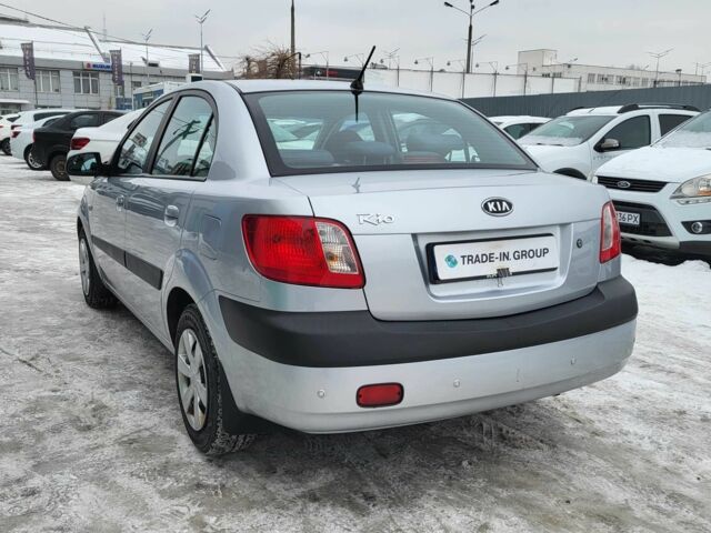 Серый Киа Рио, объемом двигателя 1.4 л и пробегом 244 тыс. км за 4500 $, фото 10 на Automoto.ua