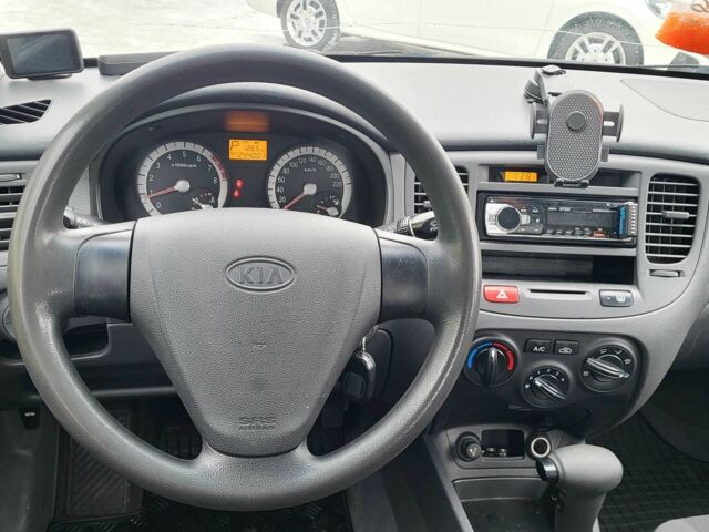 Серый Киа Рио, объемом двигателя 1.4 л и пробегом 244 тыс. км за 4500 $, фото 1 на Automoto.ua