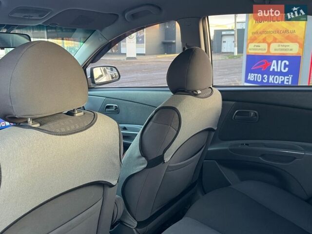 Серый Киа Рио, объемом двигателя 1.4 л и пробегом 238 тыс. км за 5500 $, фото 11 на Automoto.ua