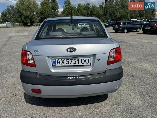 Серый Киа Рио, объемом двигателя 1.4 л и пробегом 197 тыс. км за 3595 $, фото 3 на Automoto.ua