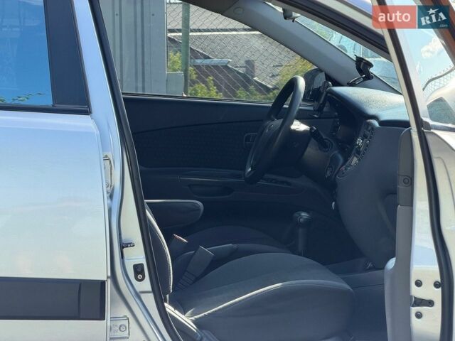 Серый Киа Рио, объемом двигателя 1.4 л и пробегом 215 тыс. км за 5190 $, фото 32 на Automoto.ua
