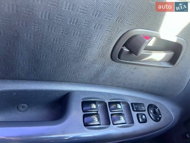 Сірий Кіа Ріо, об'ємом двигуна 1.4 л та пробігом 188 тис. км за 3200 $, фото 8 на Automoto.ua