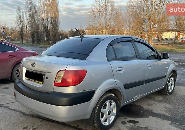 Сірий Кіа Ріо, об'ємом двигуна 1.4 л та пробігом 238 тис. км за 5700 $, фото 5 на Automoto.ua