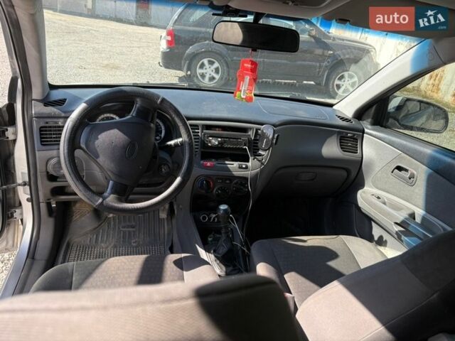 Сірий Кіа Ріо, об'ємом двигуна 1.4 л та пробігом 177 тис. км за 4400 $, фото 7 на Automoto.ua