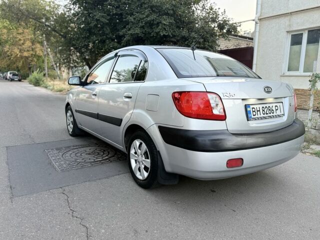 Серый Киа Рио, объемом двигателя 1.4 л и пробегом 198 тыс. км за 3900 $, фото 5 на Automoto.ua