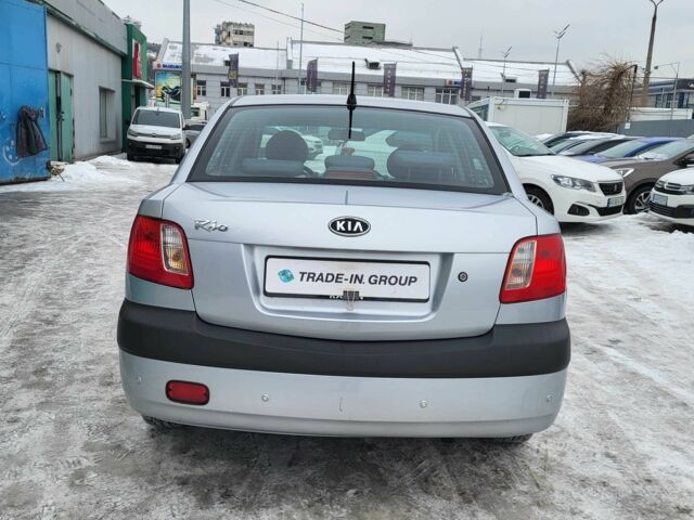 Серый Киа Рио, объемом двигателя 1.4 л и пробегом 244 тыс. км за 4500 $, фото 9 на Automoto.ua