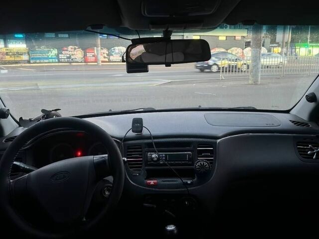 Сірий Кіа Ріо, об'ємом двигуна 1.4 л та пробігом 288 тис. км за 4500 $, фото 7 на Automoto.ua
