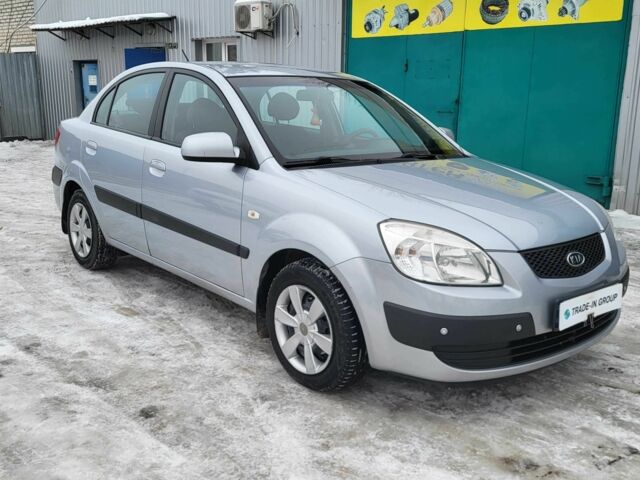 Серый Киа Рио, объемом двигателя 1.4 л и пробегом 244 тыс. км за 4500 $, фото 5 на Automoto.ua