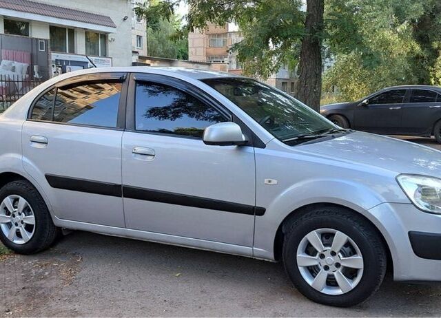 Серый Киа Рио, объемом двигателя 1.4 л и пробегом 85 тыс. км за 4400 $, фото 5 на Automoto.ua