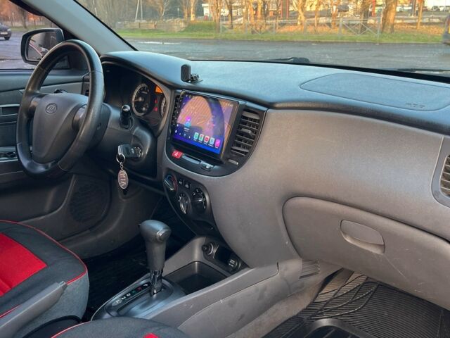 Сірий Кіа Ріо, об'ємом двигуна 14 л та пробігом 238 тис. км за 5500 $, фото 10 на Automoto.ua