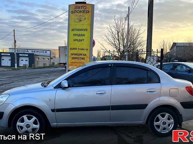 Серый Киа Рио, объемом двигателя 1.3 л и пробегом 238 тыс. км за 5700 $, фото 3 на Automoto.ua