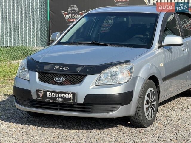 Сірий Кіа Ріо, об'ємом двигуна 1.4 л та пробігом 215 тис. км за 5190 $, фото 7 на Automoto.ua