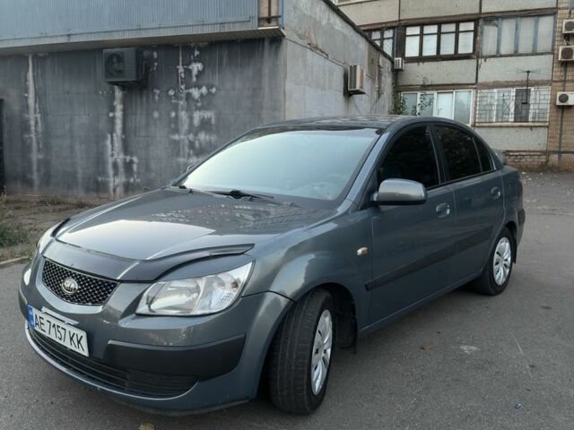 Серый Киа Рио, объемом двигателя 1.4 л и пробегом 288 тыс. км за 4215 $, фото 1 на Automoto.ua