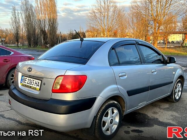 Серый Киа Рио, объемом двигателя 1.3 л и пробегом 238 тыс. км за 5700 $, фото 5 на Automoto.ua