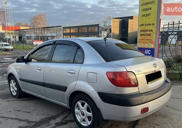Сірий Кіа Ріо, об'ємом двигуна 1.4 л та пробігом 238 тис. км за 5700 $, фото 6 на Automoto.ua