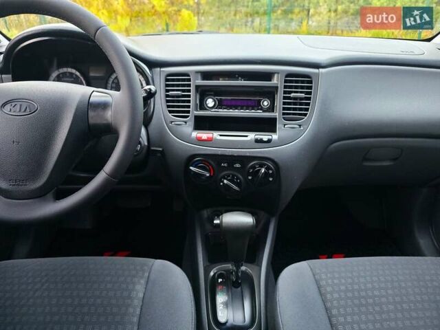 Серый Киа Рио, объемом двигателя 1.4 л и пробегом 153 тыс. км за 5499 $, фото 26 на Automoto.ua