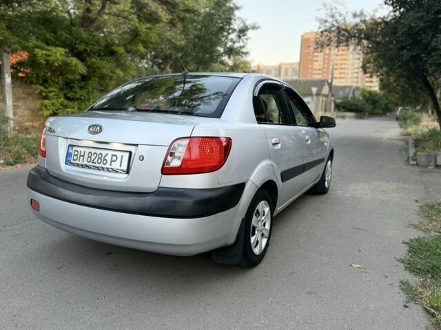 Серый Киа Рио, объемом двигателя 1.4 л и пробегом 198 тыс. км за 3900 $, фото 3 на Automoto.ua