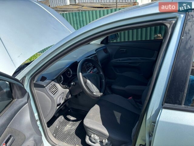 Серый Киа Рио, объемом двигателя 1.4 л и пробегом 256 тыс. км за 4100 $, фото 5 на Automoto.ua