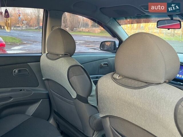 Серый Киа Рио, объемом двигателя 1.4 л и пробегом 238 тыс. км за 5500 $, фото 10 на Automoto.ua