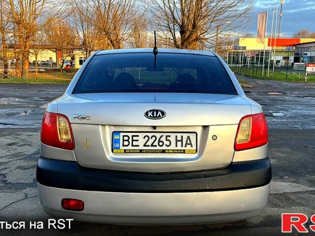Серый Киа Рио, объемом двигателя 1.3 л и пробегом 238 тыс. км за 5700 $, фото 7 на Automoto.ua