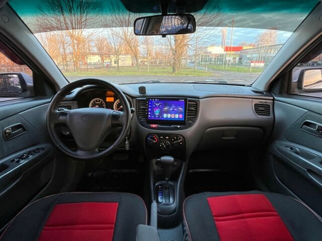 Сірий Кіа Ріо, об'ємом двигуна 14 л та пробігом 238 тис. км за 5500 $, фото 13 на Automoto.ua