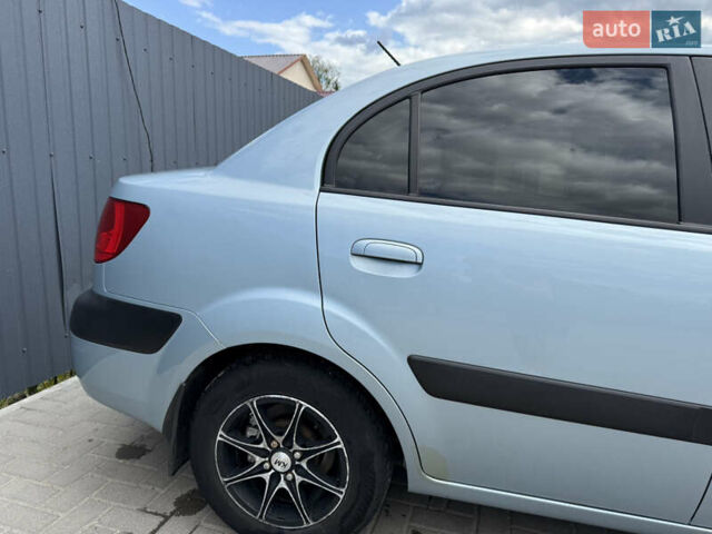 Серый Киа Рио, объемом двигателя 1.4 л и пробегом 237 тыс. км за 4300 $, фото 5 на Automoto.ua