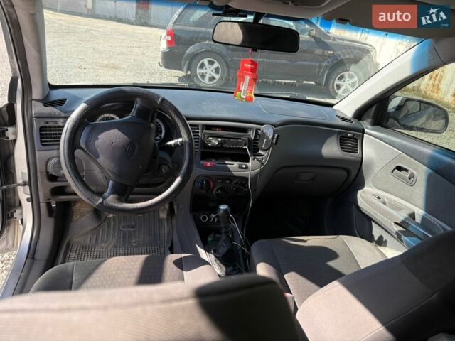 Серый Киа Рио, объемом двигателя 1.4 л и пробегом 177 тыс. км за 4150 $, фото 7 на Automoto.ua