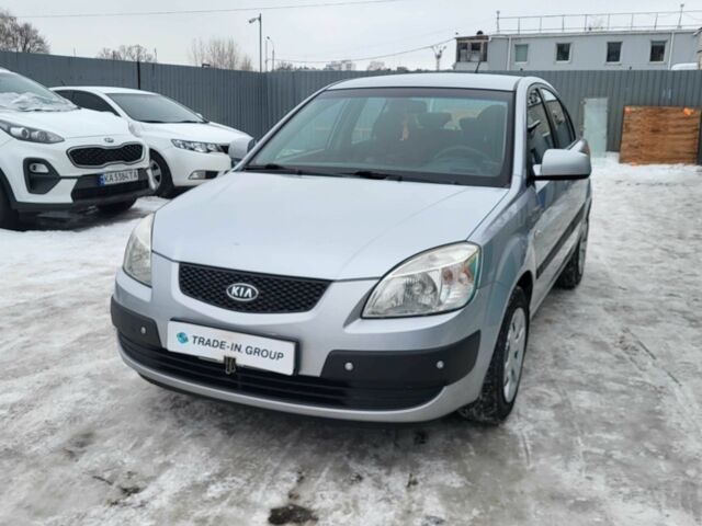 Серый Киа Рио, объемом двигателя 1.4 л и пробегом 244 тыс. км за 4500 $, фото 2 на Automoto.ua