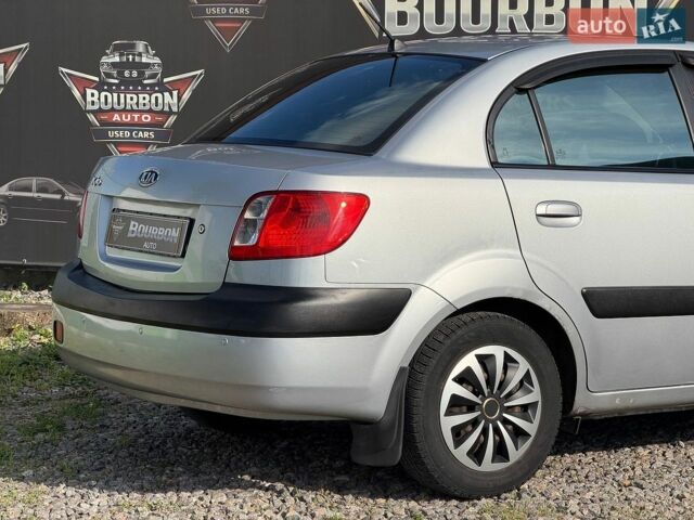 Сірий Кіа Ріо, об'ємом двигуна 1.4 л та пробігом 215 тис. км за 5190 $, фото 15 на Automoto.ua