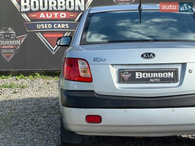 Сірий Кіа Ріо, об'ємом двигуна 1.4 л та пробігом 215 тис. км за 5190 $, фото 10 на Automoto.ua