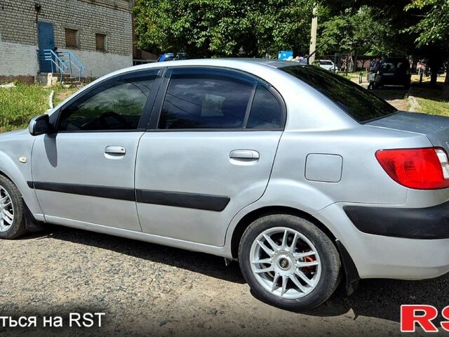 Серый Киа Рио, объемом двигателя 1.4 л и пробегом 180 тыс. км за 4500 $, фото 3 на Automoto.ua