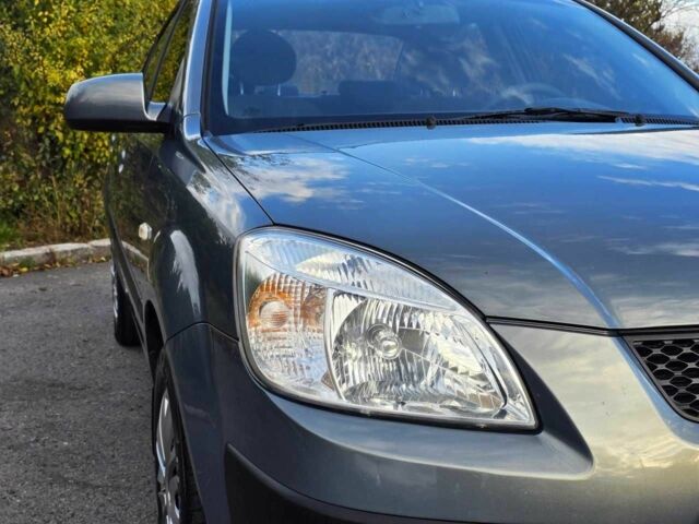 Кіа Ріо 2006 у Хмельницькому на Automoto.ua Сірий Кіа Ріо, об'ємом двигуна 1.4 л та пробігом 153 тис. км за 5499 $, фото 2 на Automoto.ua