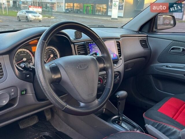 Серый Киа Рио, объемом двигателя 1.4 л и пробегом 238 тыс. км за 5500 $, фото 8 на Automoto.ua