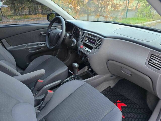 Кіа Ріо 2006 у Хмельницькому на Automoto.ua Сірий Кіа Ріо, об'ємом двигуна 1.4 л та пробігом 153 тис. км за 5499 $, фото 9 на Automoto.ua