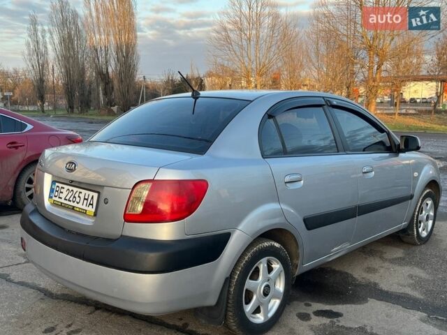 Серый Киа Рио, объемом двигателя 1.4 л и пробегом 238 тыс. км за 5500 $, фото 5 на Automoto.ua