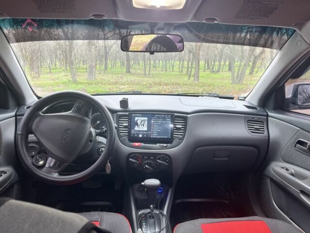 Серый Киа Рио, объемом двигателя 1.4 л и пробегом 237 тыс. км за 5200 $, фото 7 на Automoto.ua