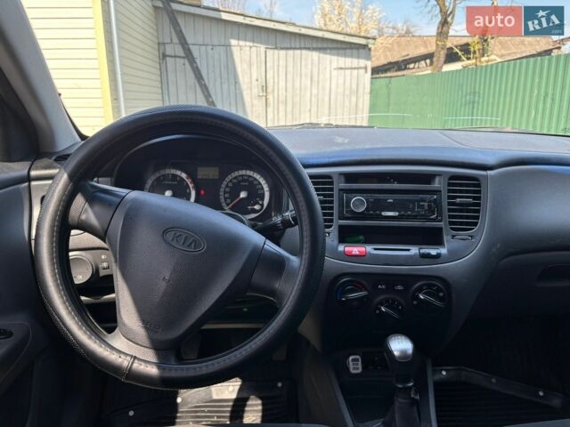 Серый Киа Рио, объемом двигателя 1.4 л и пробегом 256 тыс. км за 4100 $, фото 7 на Automoto.ua
