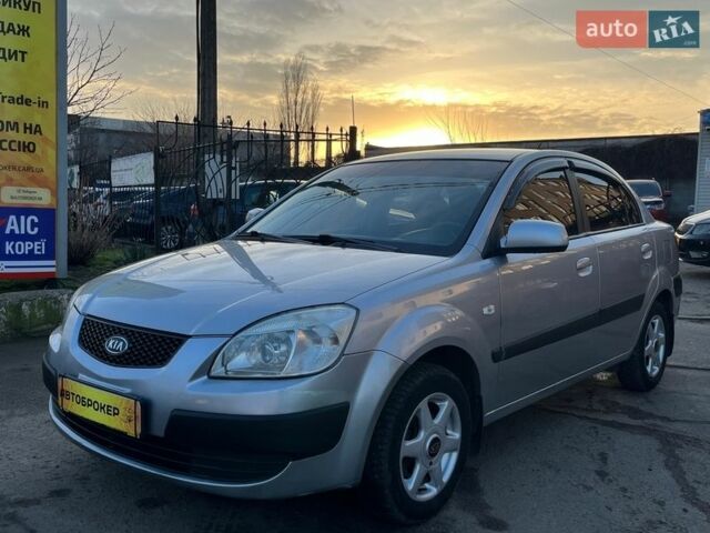 Серый Киа Рио, объемом двигателя 1.4 л и пробегом 238 тыс. км за 5500 $, фото 1 на Automoto.ua