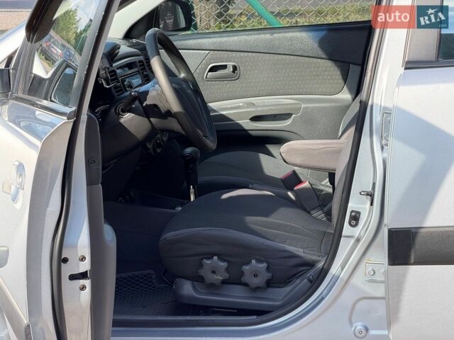 Серый Киа Рио, объемом двигателя 1.4 л и пробегом 215 тыс. км за 5190 $, фото 39 на Automoto.ua