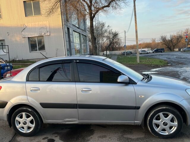 Сірий Кіа Ріо, об'ємом двигуна 14 л та пробігом 238 тис. км за 5500 $, фото 3 на Automoto.ua