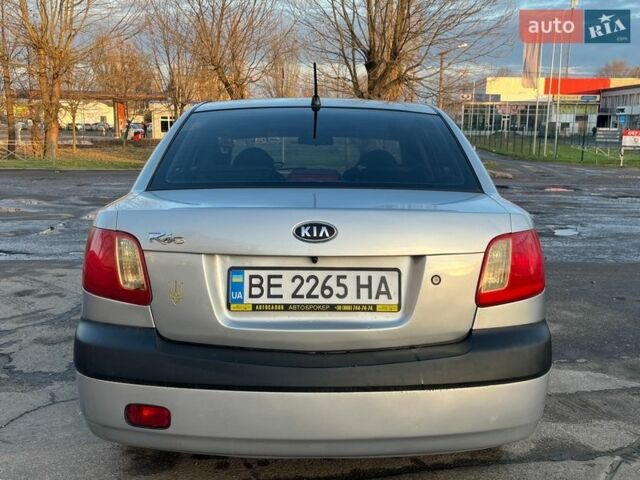 Серый Киа Рио, объемом двигателя 1.4 л и пробегом 238 тыс. км за 5500 $, фото 7 на Automoto.ua