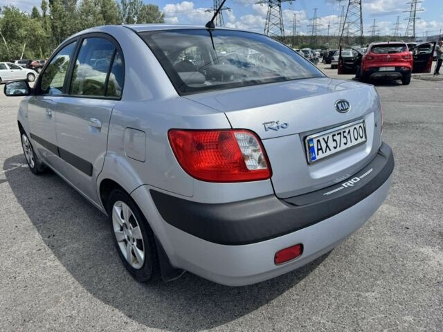 Серый Киа Рио, объемом двигателя 1.4 л и пробегом 197 тыс. км за 3595 $, фото 6 на Automoto.ua