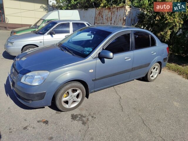 Сірий Кіа Ріо, об'ємом двигуна 1.4 л та пробігом 221 тис. км за 4300 $, фото 1 на Automoto.ua