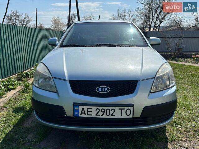 Серый Киа Рио, объемом двигателя 1.4 л и пробегом 256 тыс. км за 4100 $, фото 2 на Automoto.ua