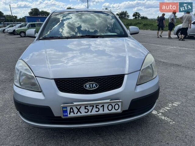 Серый Киа Рио, объемом двигателя 1.4 л и пробегом 197 тыс. км за 3595 $, фото 1 на Automoto.ua