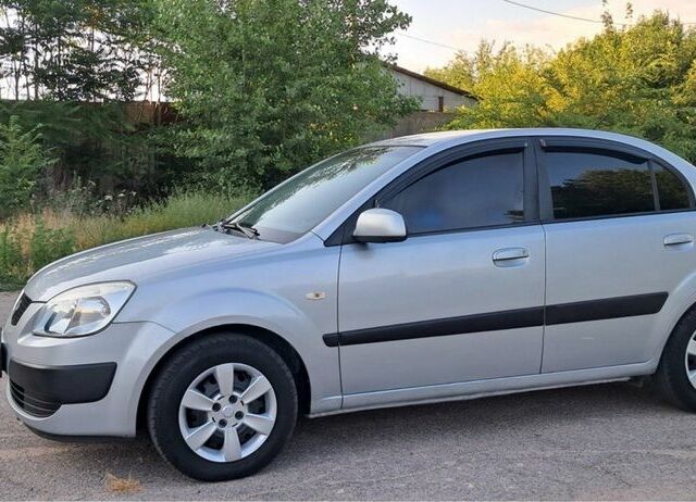 Серый Киа Рио, объемом двигателя 1.4 л и пробегом 85 тыс. км за 4400 $, фото 4 на Automoto.ua