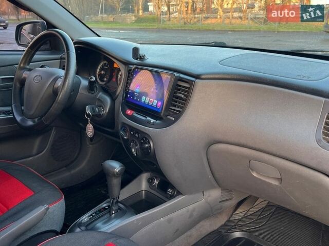 Серый Киа Рио, объемом двигателя 1.4 л и пробегом 238 тыс. км за 5500 $, фото 9 на Automoto.ua