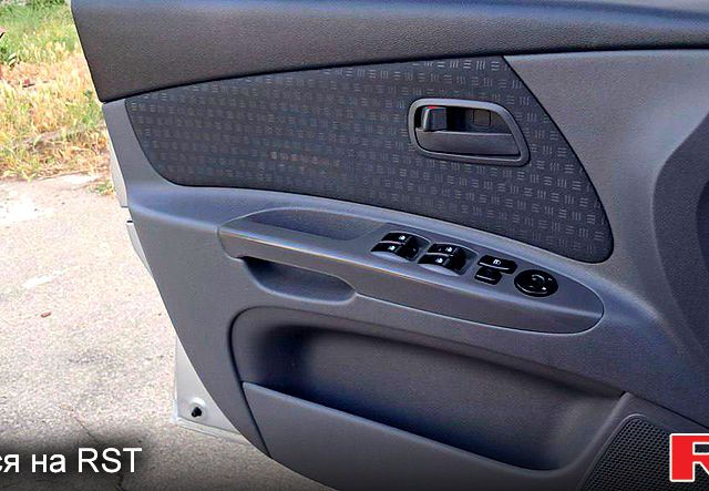 Серый Киа Рио, объемом двигателя 1.4 л и пробегом 85 тыс. км за 4400 $, фото 7 на Automoto.ua